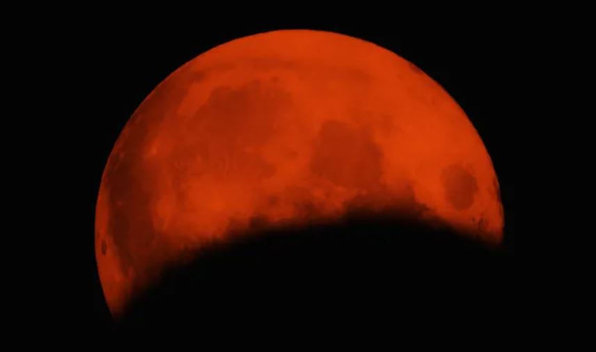 Luna de Sangre: ¿Cómo afectará este fenómeno astronómico a los signos del zodiaco?