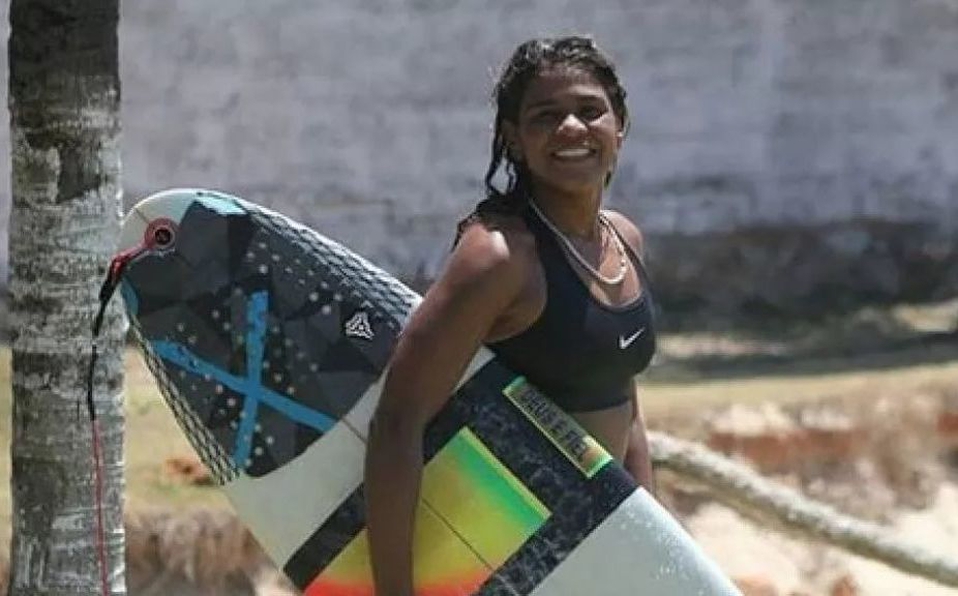 Campeona de surf murió fulminada por impacto de un rayo (+Video)