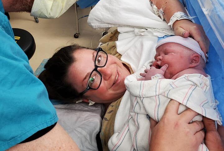 Tras 19 abortos, una madre da a luz a un bebé gigante de 6,4 kilos