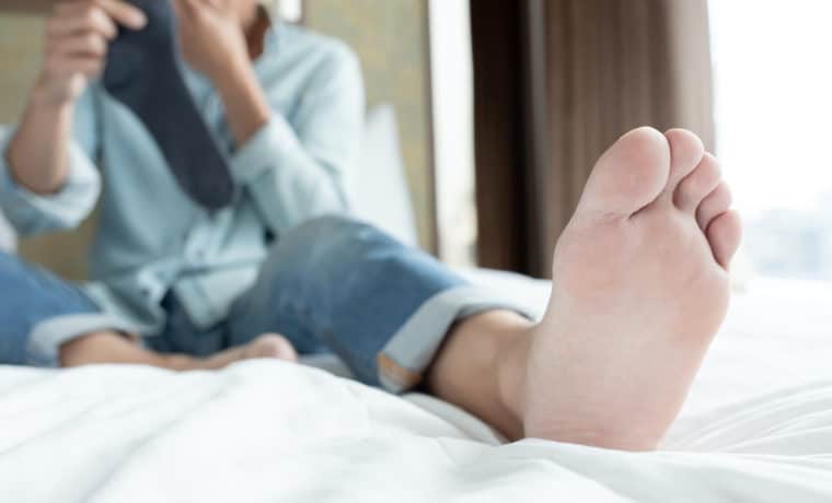 Combate el mal olor de los pies con cuatro remedios caseros