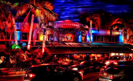Investigan presunta agresión sexual en reconocido local nocturno de Miami Beach