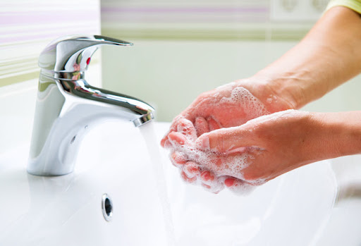 Descubre por qué el jabón es lo mejor para eliminar el coronavirus  ¡Deja para otros!