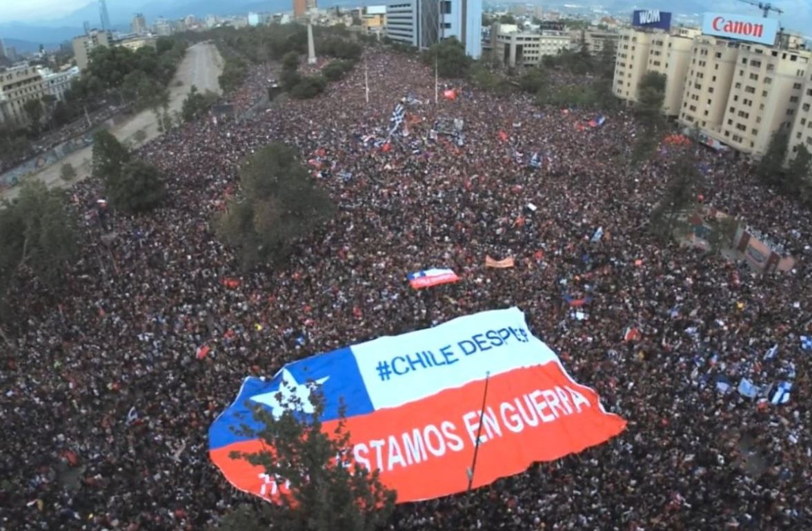 Estallido social: Marchas, vandalismo y destrucción en Chile para que renuncie Sebastián Piñera
