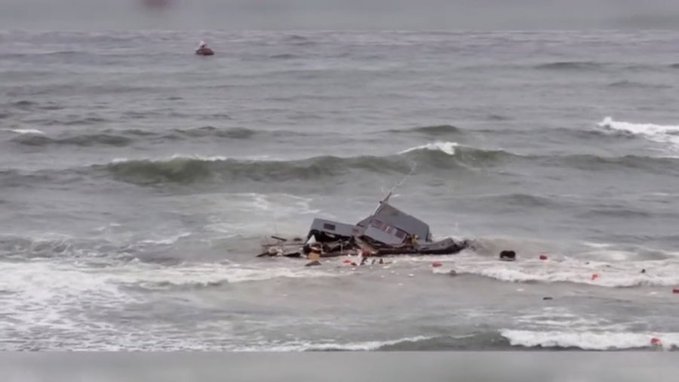 Impactante vídeo: Hombre de la marina rescató a inmigrantes mexicanos que naufragaron