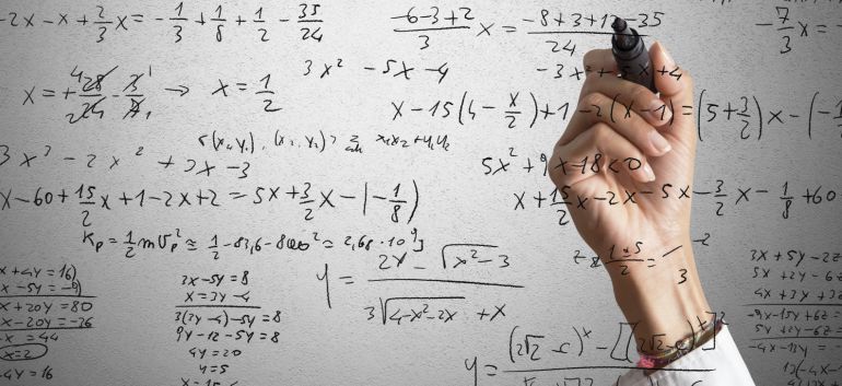 Profesor de matemáticas perdió su empleo por enseñar las ‘ecuaciones de amor’ (Video)
