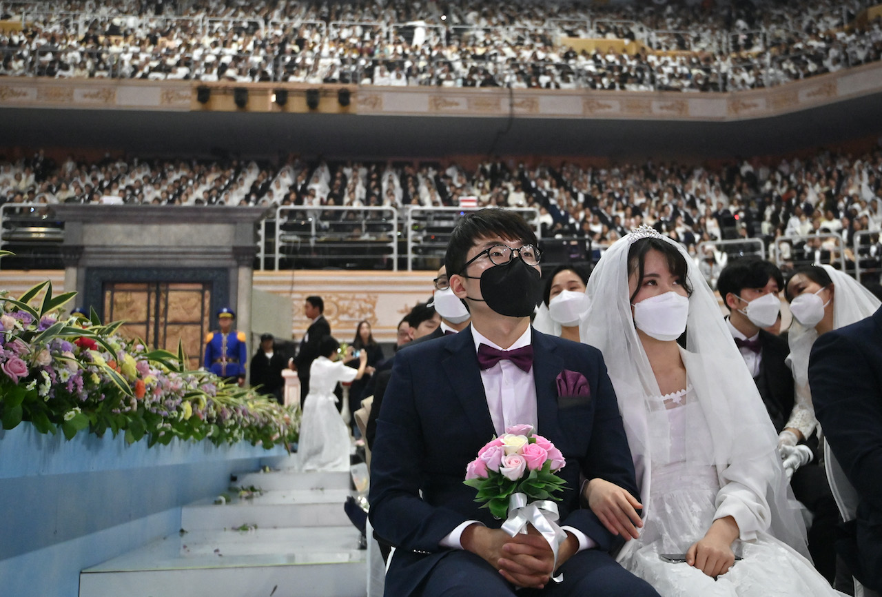 ¡Matrimonio colectivo con mascarillas! 6.000 parejas dieron el si en Corea del Sur a pesar del coronavirus
