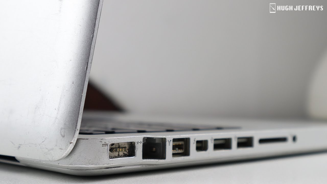 Bloguero compró por $100 un portátil de Apple destrozado y lo deja como nuevo sin gastar un centavo