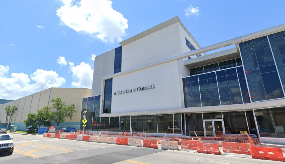 Universidad de Miami Dade cierra el campus médico después de que visitantes dieran positivos para coronavirus