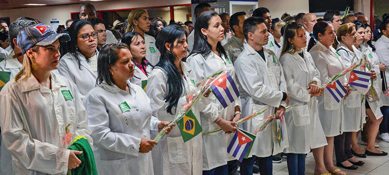 Médicos cubanos fuera de su patria: trabajo forzoso y explotación