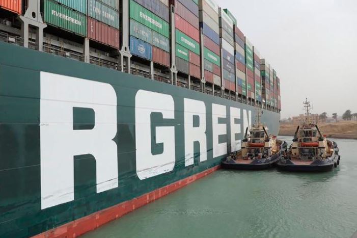 Problemas en canal de Suez afectaría suministro de mercancías varios meses