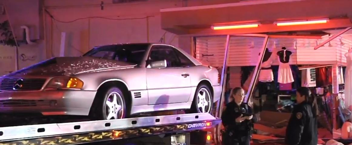 Un Mercedes-Benz se estrelló contra negocio de Fort Lauderdale