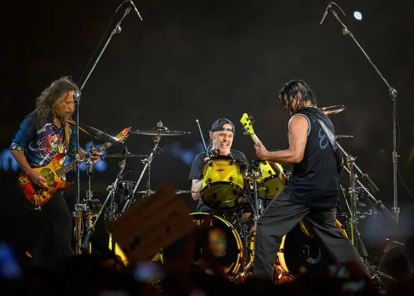 Metallica tiene nueva fan: Una intrépida perrita se coló en concierto