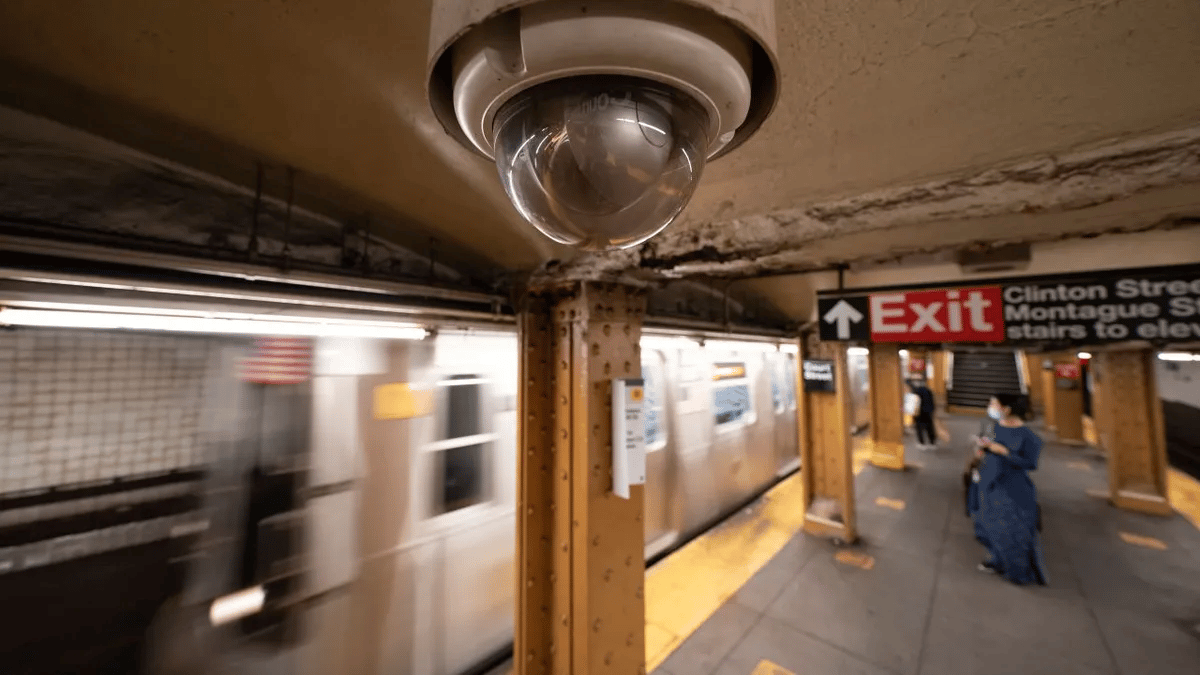 Trenes subterráneos de Nueva York tienen cámaras de seguridad