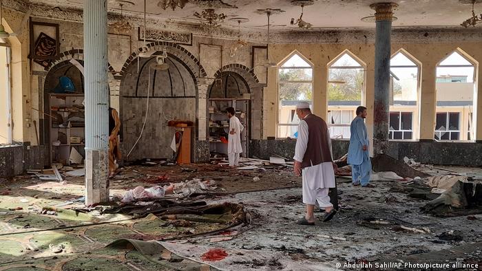 Explosión en mezquita de Afganistán deja 50 muertos
