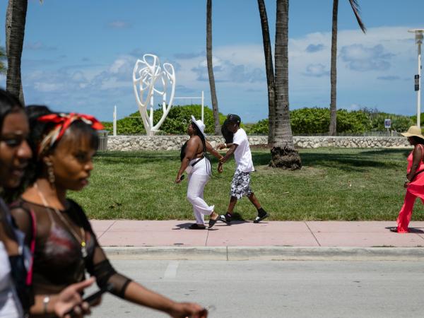 Florida reportó un total de 12.115 muertes y  Miami-Dade mantiene el descenso del COVID