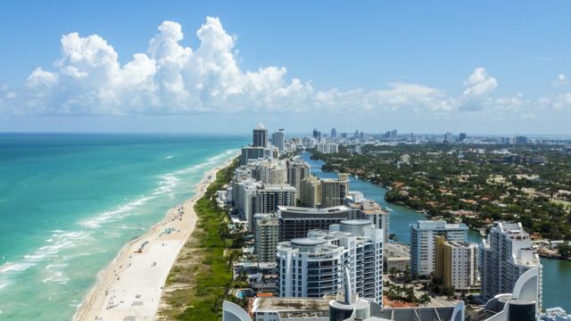 Agua de mar pone en riesgo edificios de la costa de Miami