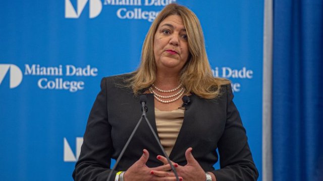 Presidenta del Miami Dade College manda palabras de aliento a jóvenes en Cuba