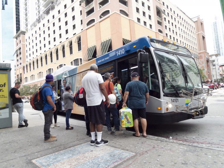 Transporte público en Miami-Dade durante el feriado del Día de los  Presidentes - Miami Diario