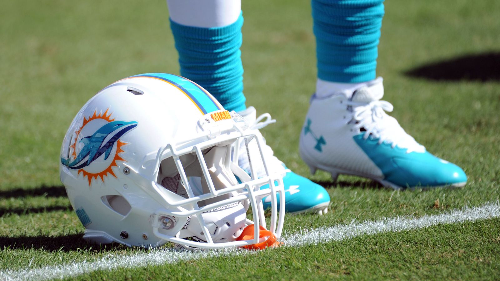 Problemático exjugador de los Miami Dolphins enfrenta cargo de robo a mano armada