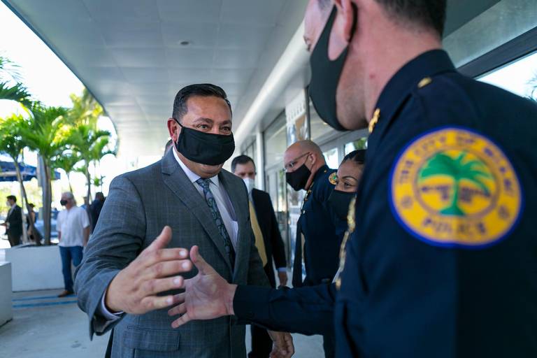 Policía de Miami preparada para posibles protestas por caso de George Floyd