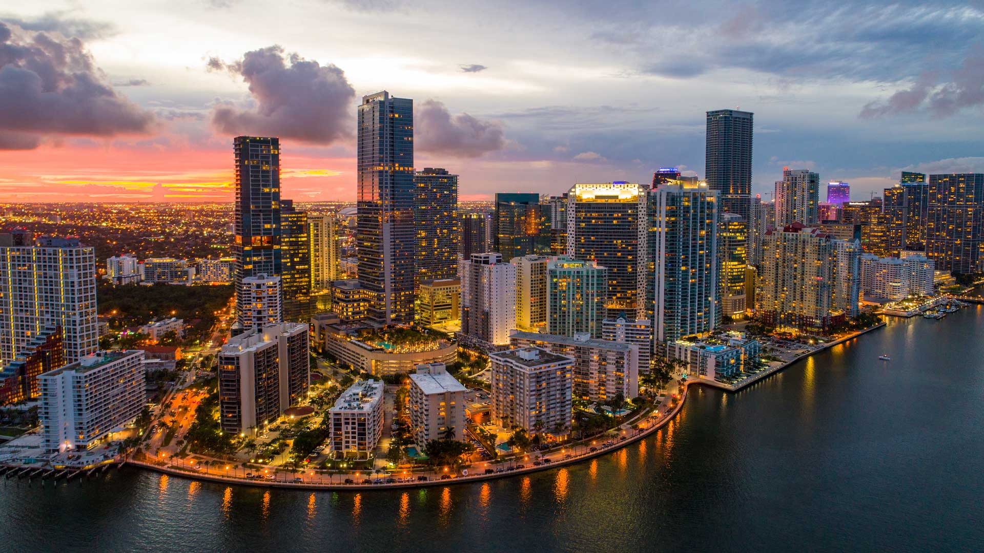 Colombianos presiden los bienes raíces en Miami