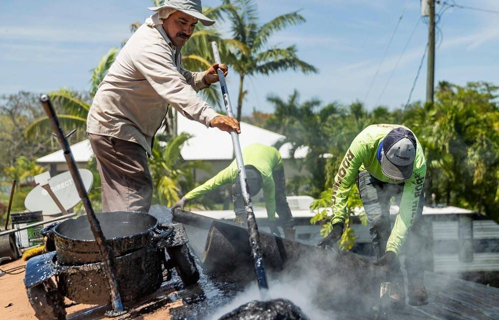 “Sombra y descanso”: Trabajadores de Miami-Dade piden protección ante ola de calor