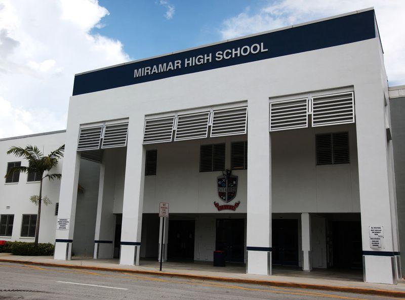 Un hombre desnudo destrozó Miramar High School durante 24 horas