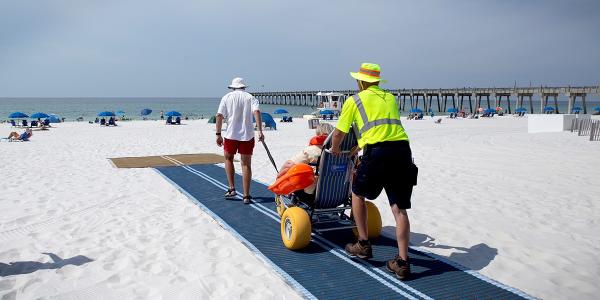 Playas en Florida estarán colocando rampas especiales “Mobi-Mat” para el disfrute de personas con discapacidad