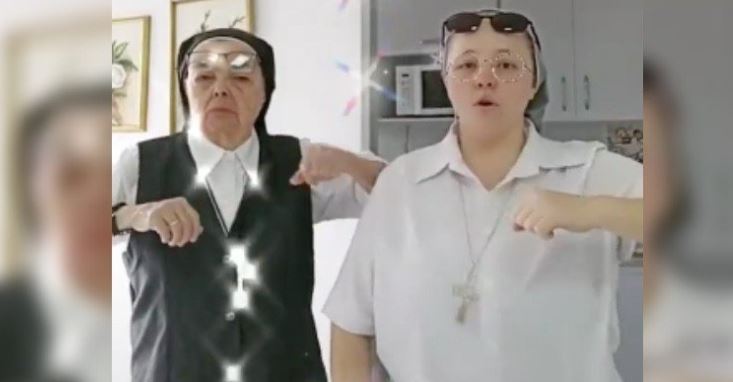 ¡Insólito! Dos monjas revolucionan Tik Tok con su ‘baile celestial’ (+Video)