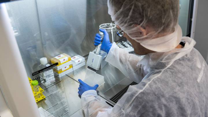 ¿Superando la pandemia? Florida cerrará la mitad de sus centros de distribución de anticuerpos monoclonales