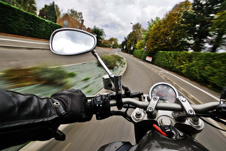 Hombre de Sarasota muere después de chocar su motocicleta