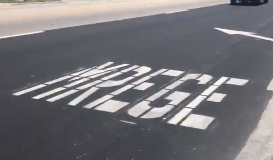 Consiguen una segunda palabra mal escrita en una calle de Miami (+Foto y video)