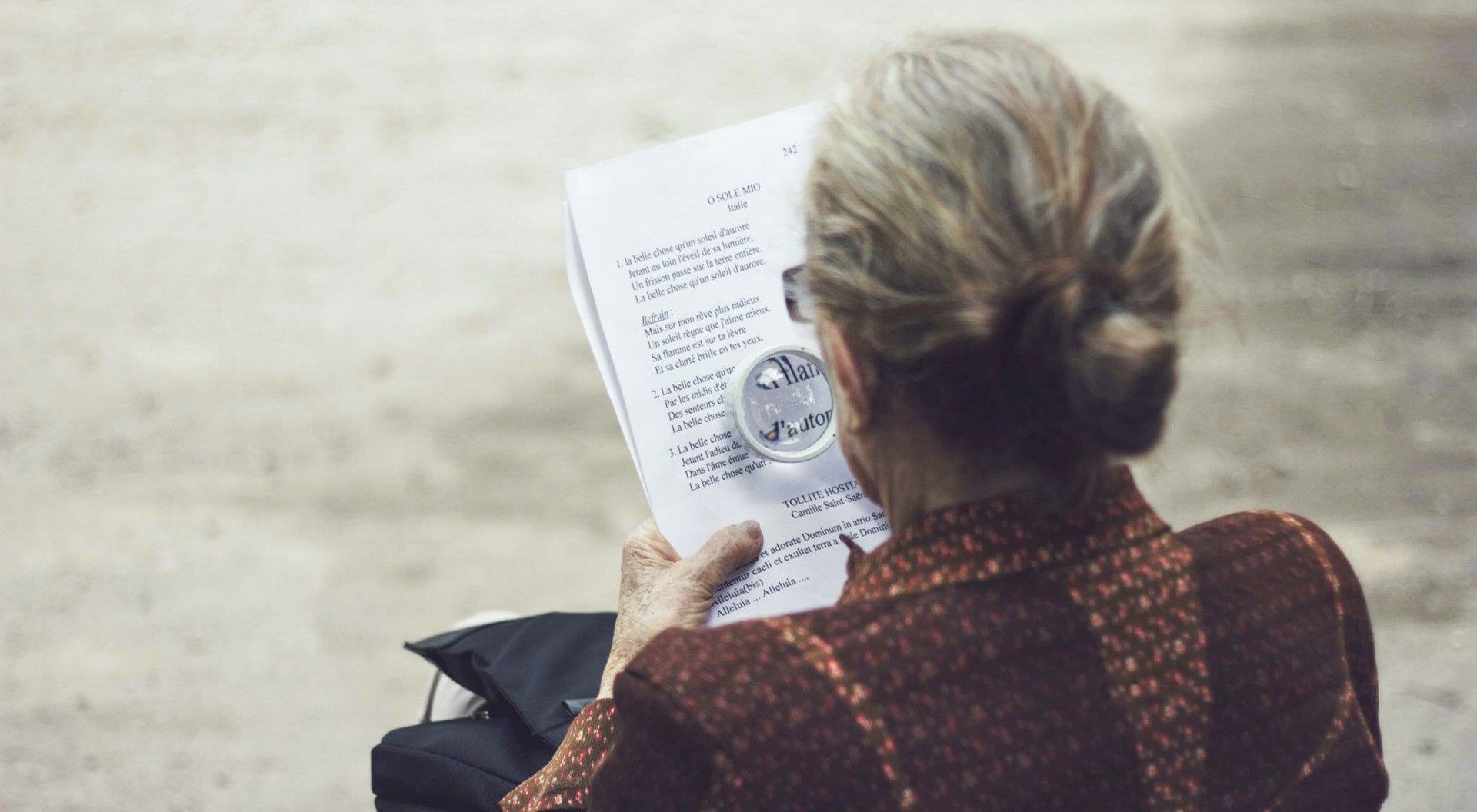 Descubren por qué más mujeres padecen de alzheimer que los hombres