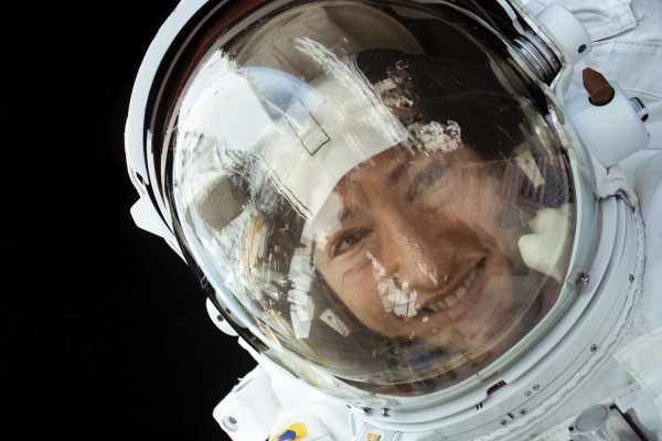 Astronauta Christina Koch rompió récord femenino de permanencia en el espacio (Fotos)