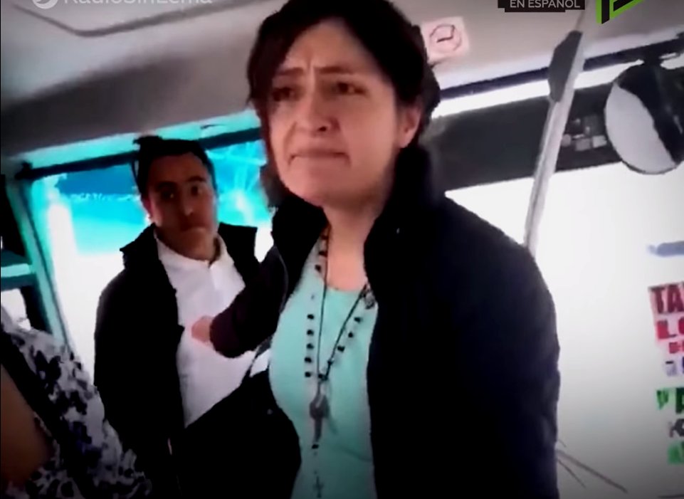 Rabia descontrolada con la que una mujer reacciona en autobús de México se hace viral en las redes (Video)