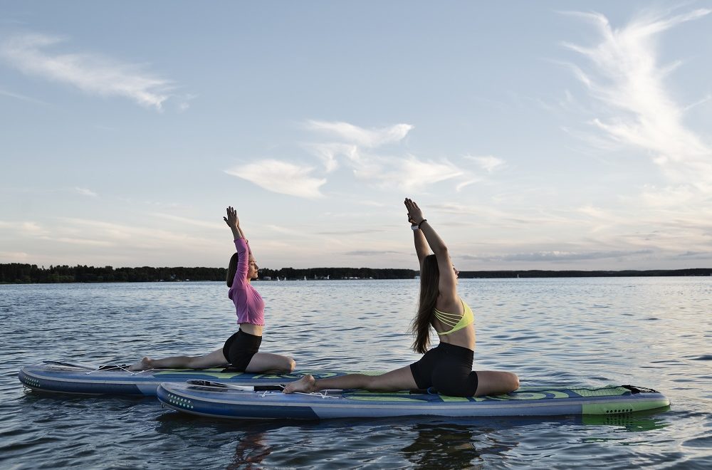 Yoga sobre paddle, una relajante experiencia acuática cerca de Orlando