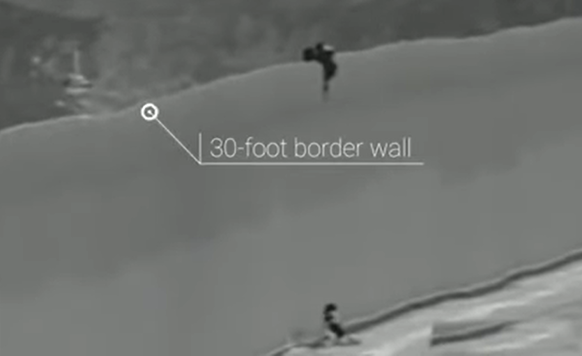 Madre y sus 2 hijos venezolanos cruzan muro fronterizo en California con una cuerda (Video)