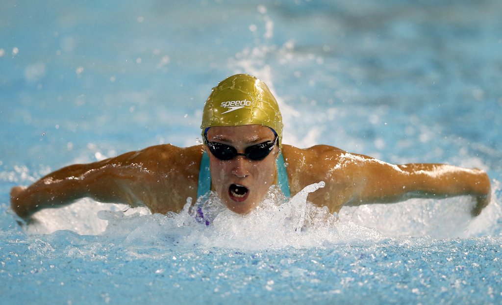 Federación impide que nadadores transexuales compitan en campeonatos femeninos
