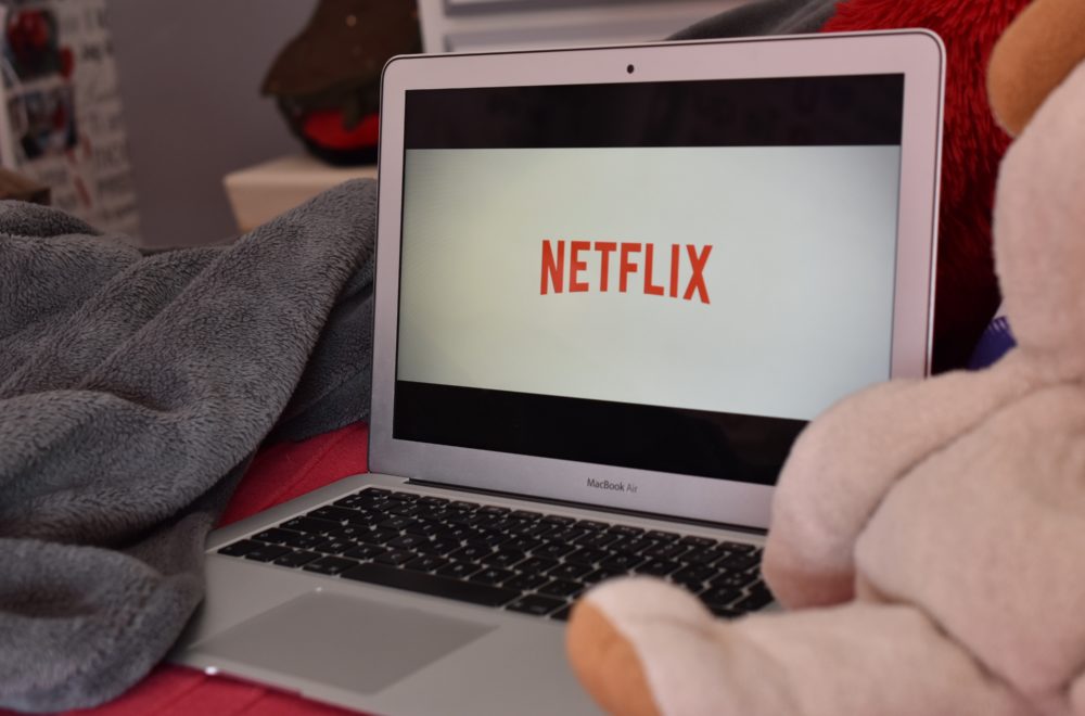 Netflix tomó una decisión y cobrará extra a quienes compartan su cuenta