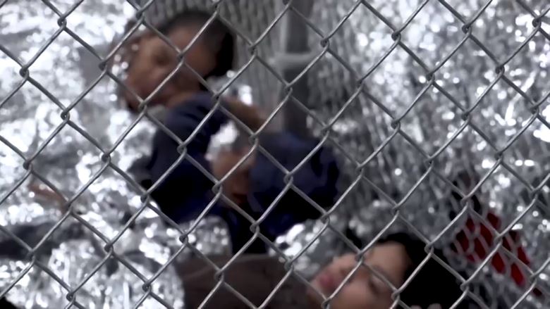 ¡Dramático! Bebé rumano de cuatro meses fue separado de su padre en la frontera entre México y EEUU