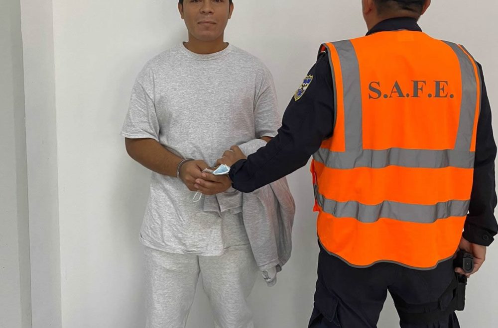 Agente ICE de Miami deportó a peligroso delincuente de El Salvador