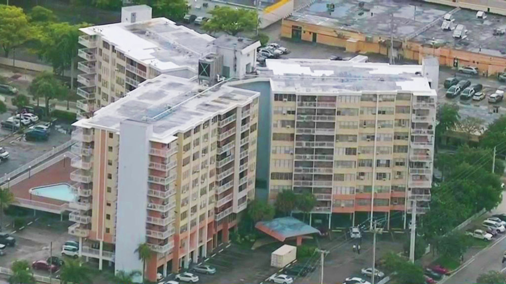 Habitantes de edificio desalojado en North Miami Beach todavía no pueden regresar