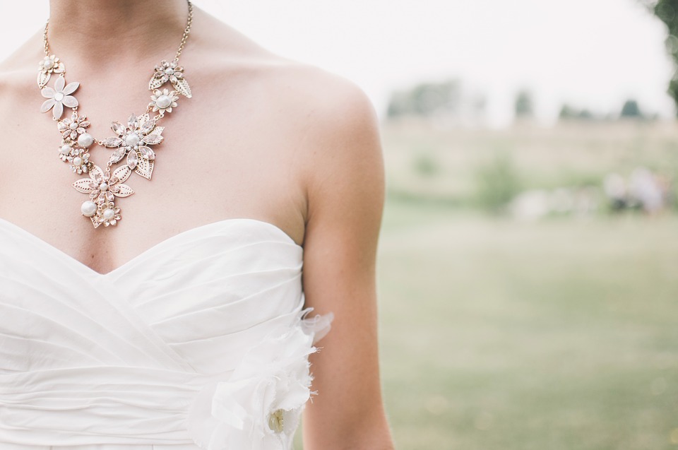 Compra ‘online’ el traje de novia de sus sueños y recibe un vestido completamente diferente (Fotos)