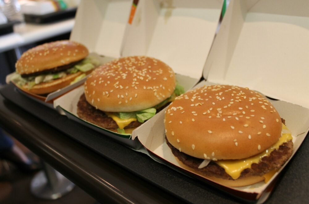 Brote de E. coli en hamburguesas de McDonald’s deja un muerto y decenas de enfermos
