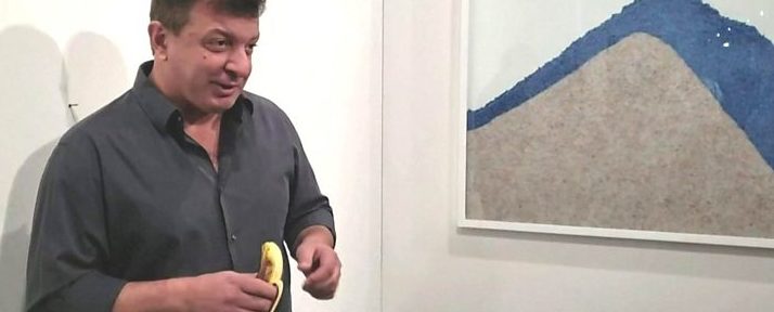 El artista que se comió una obra de arte valorada en $120 mil habló sobre ese momento +Vídeo