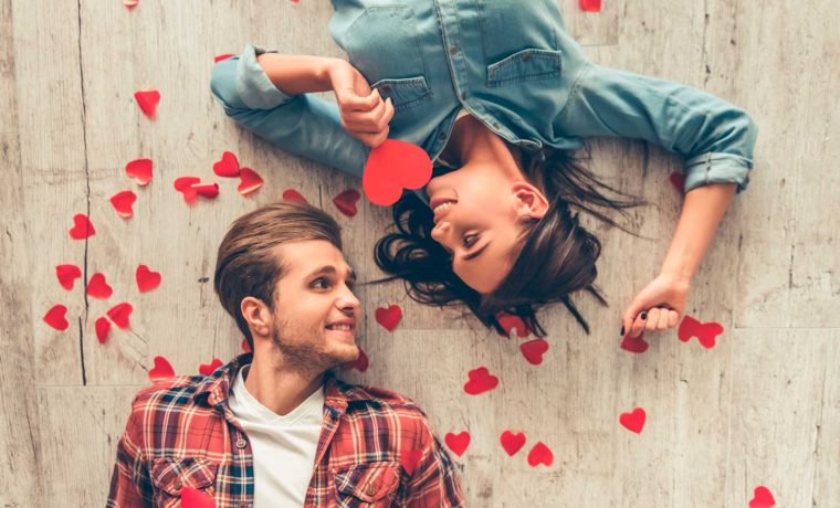 Cuatro actividades ideales para conocer a tu futura pareja (no todo es Tinder)