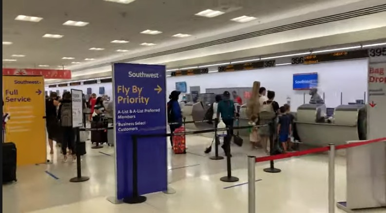 Aeropuerto de Miami espera cifra récord de viajeros este fin de semana