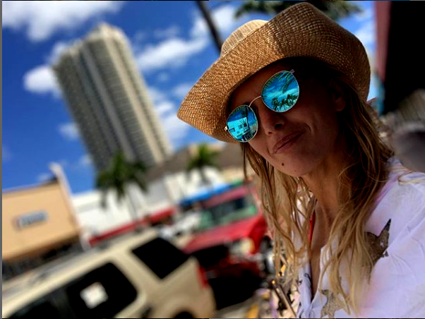 La despampanante rubia Patricia Fierro causó furor en las redes sociales durante su visita a Miami