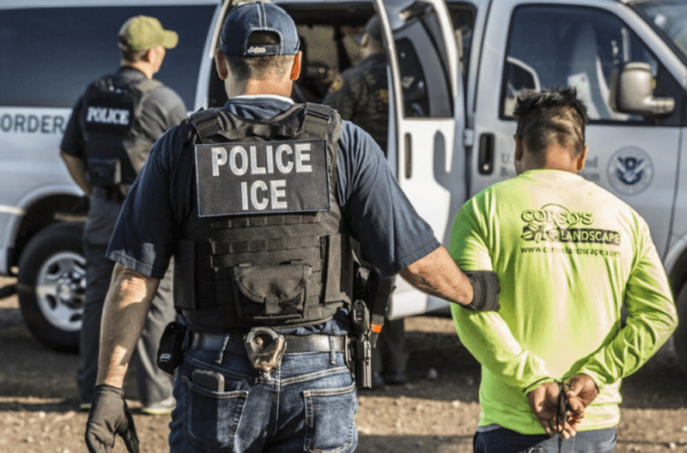 ¿De qué trata el toque de queda para inmigrantes que solicitan asilo en EE.UU?