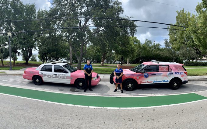 ¡De rosa! Policía de Miami apoya campaña para crear conciencia sobre el cáncer de mama